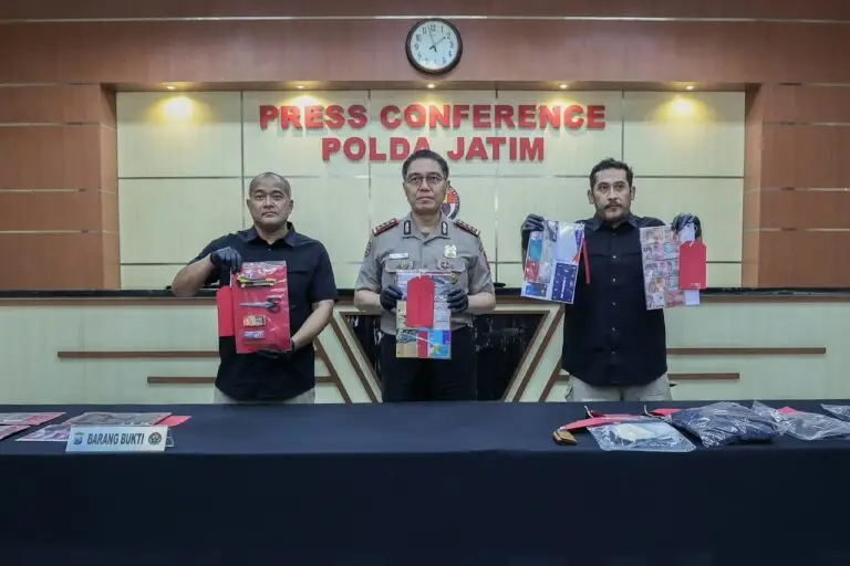 Polda Jatim saat menggelar press release hasil tangkapan kejahatan di jawa timur