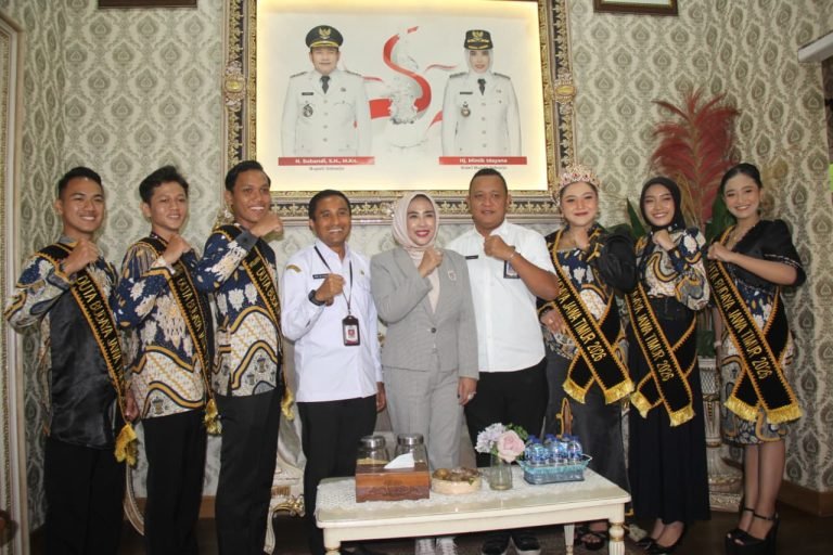 Wakil Bupati Sidoarjo saat foto bersama finalis